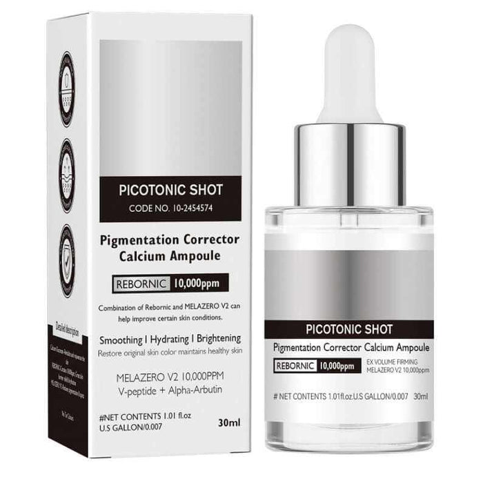 Solution de soin facial éclaircissant Care Suit, flacon blanc avec étiquette, adaptée à la peau pour un visage lumineux.