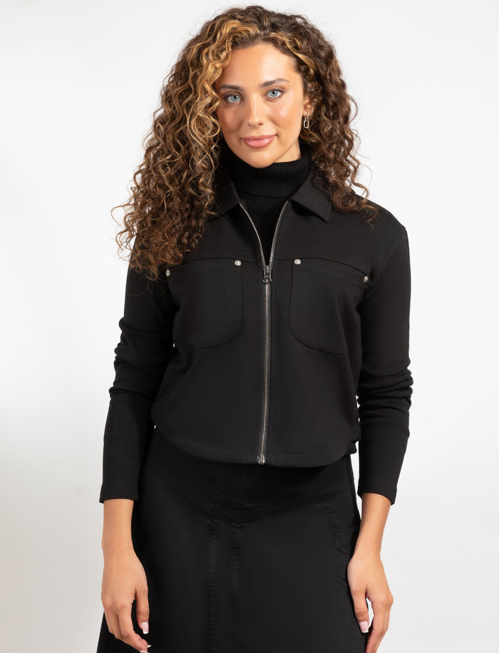 Black cropped zip-front long sleeve shirt jacket with chest pockets