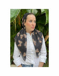 Pre-tied classic headscarf in dark fabric with leopard butterfly print and velvet grip